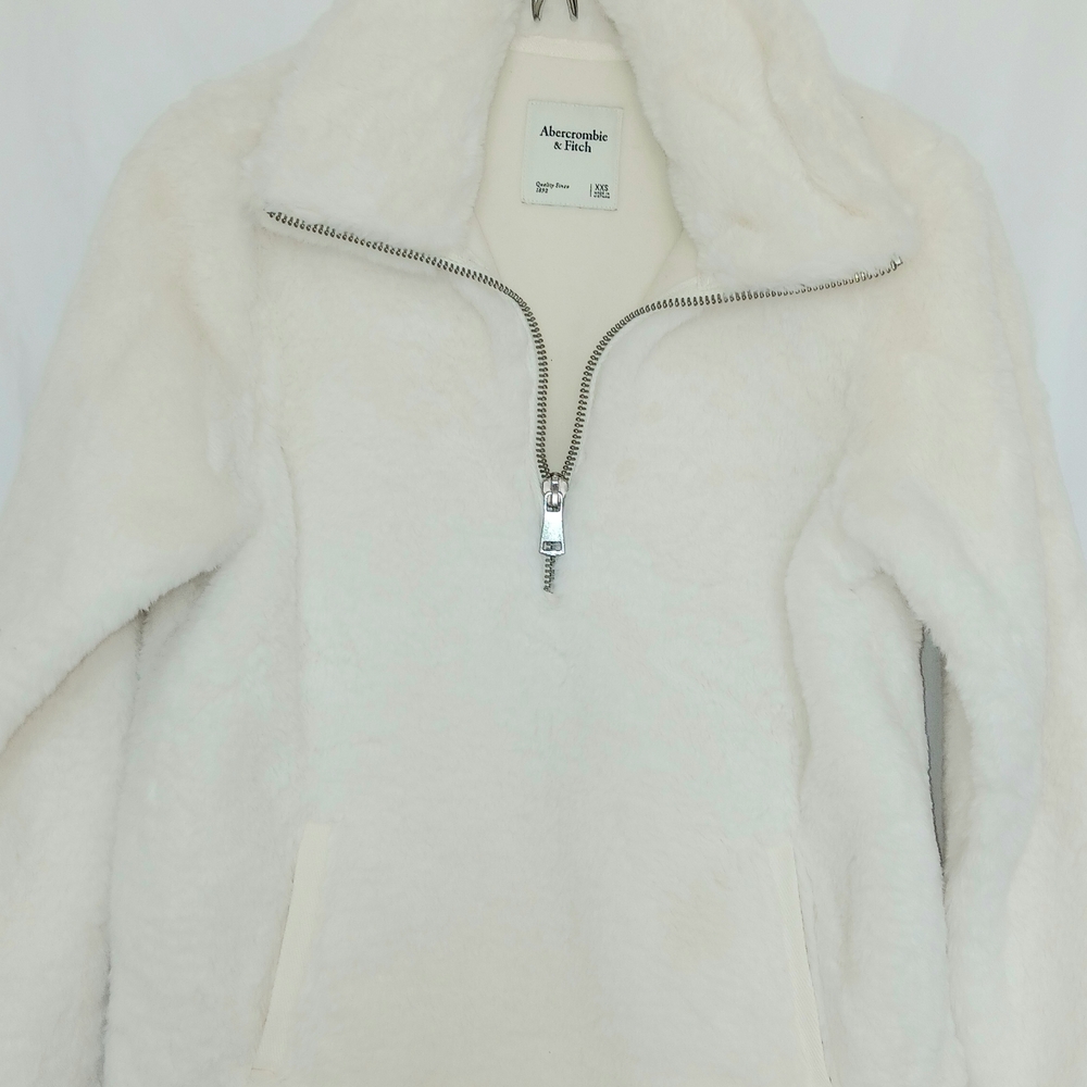 Abercrombie & Fitch Women's White Fleece Jacket